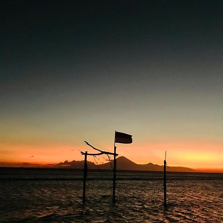 The Exile Sunset Bar & Bungalow Gili Trawangan Kültér fotó
