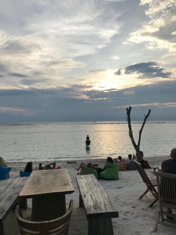 The Exile Sunset Bar & Bungalow Gili Trawangan Kültér fotó
