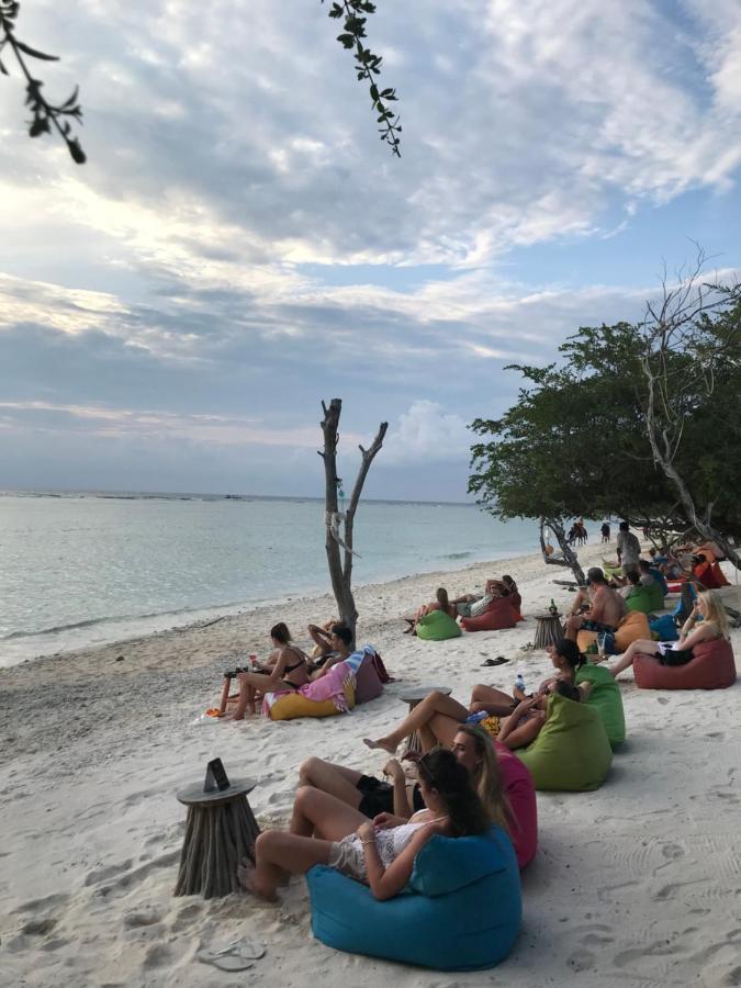The Exile Sunset Bar & Bungalow Gili Trawangan Kültér fotó