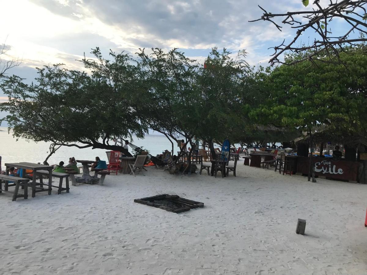 The Exile Sunset Bar & Bungalow Gili Trawangan Kültér fotó