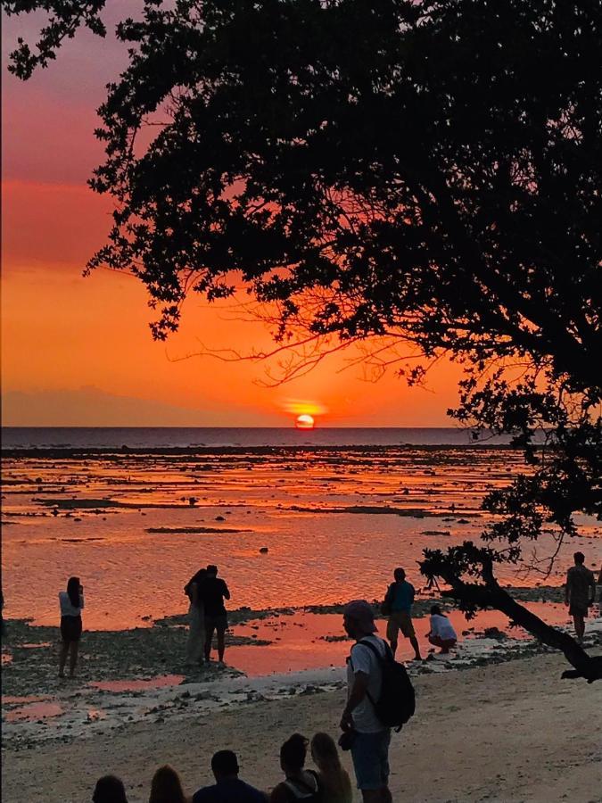 The Exile Sunset Bar & Bungalow Gili Trawangan Kültér fotó