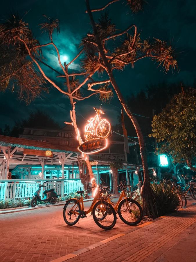 The Exile Sunset Bar & Bungalow Gili Trawangan Kültér fotó