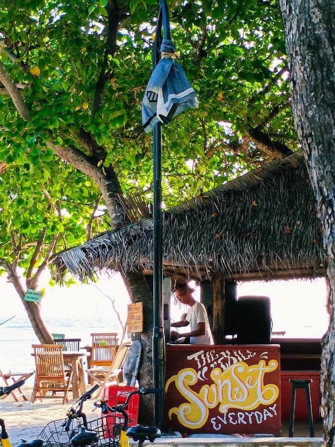 The Exile Sunset Bar & Bungalow Gili Trawangan Kültér fotó